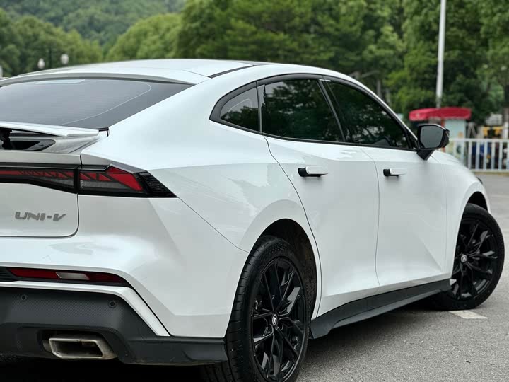 Фото 19 - Changan UNI-V