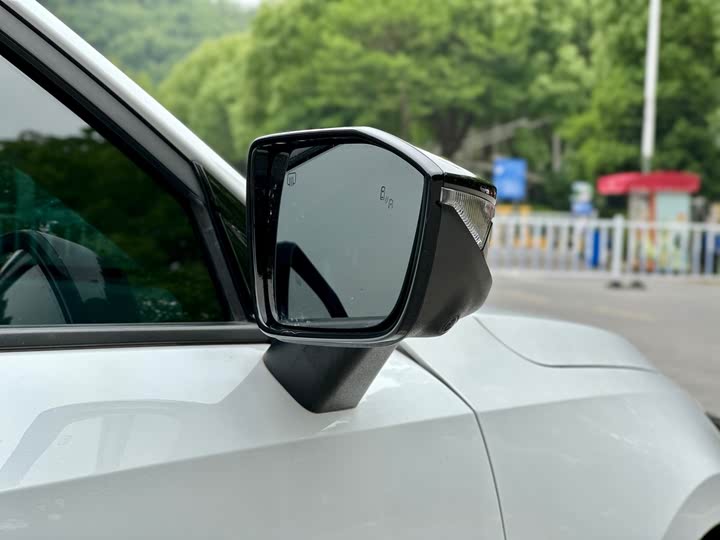 Фото 21 - Changan UNI-V