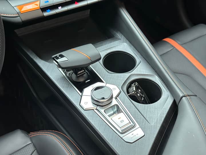 Фото 32 - Changan UNI-V