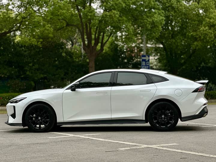 Фото 9 - Changan UNI-V