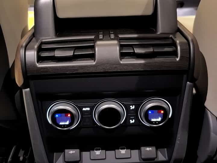 Фото 17 - Land Rover Defender