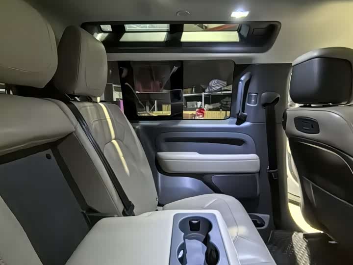 Фото 18 - Land Rover Defender