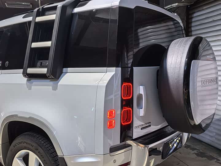 Фото 8 - Land Rover Defender