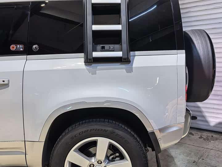 Фото 9 - Land Rover Defender