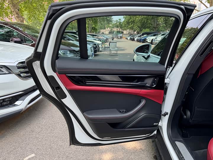 Фото 10 - Porsche Panamera