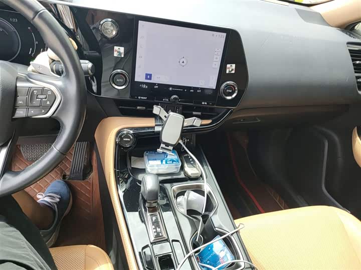 Фото 10 - Lexus NX