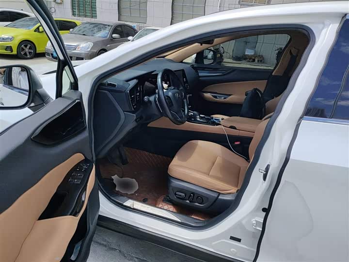 Фото 16 - Lexus NX