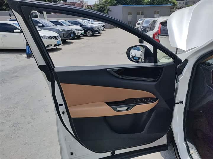 Фото 28 - Lexus NX