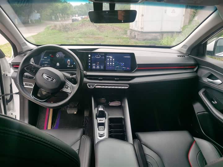 Фото 10 - Geely Binrui