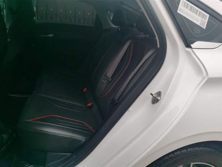 Фото 17 - Geely Binrui