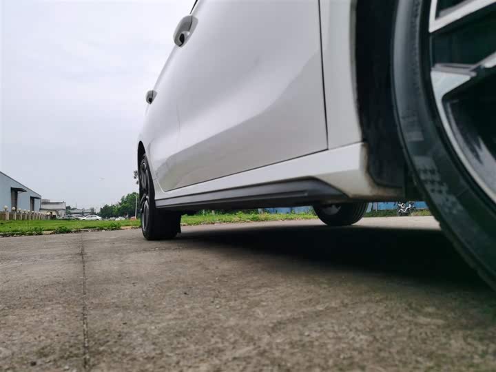 Фото 21 - Geely Binrui