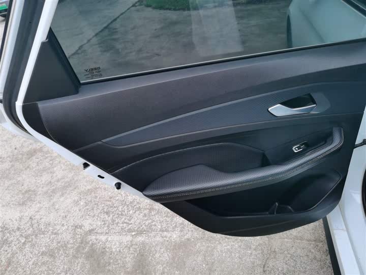 Фото 29 - Geely Binrui