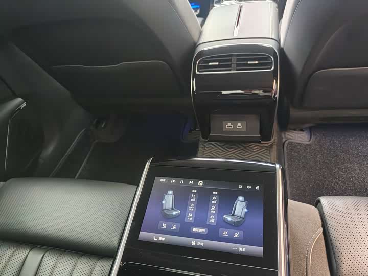 Фото 10 - Hongqi H9