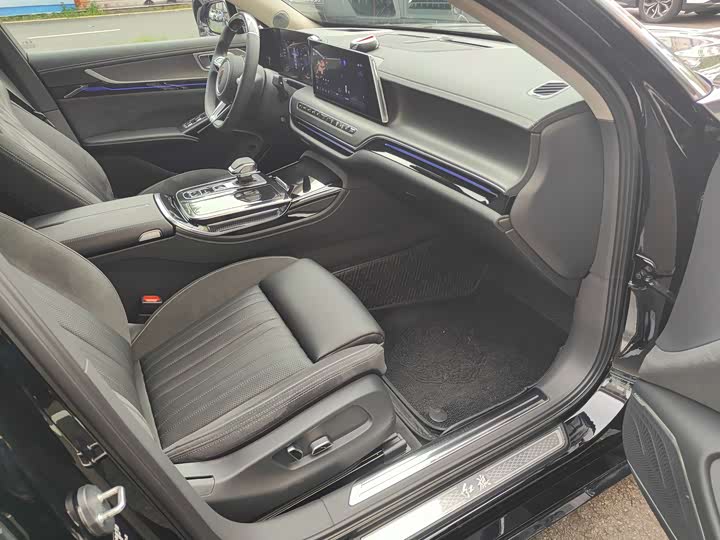 Фото 12 - Hongqi H9