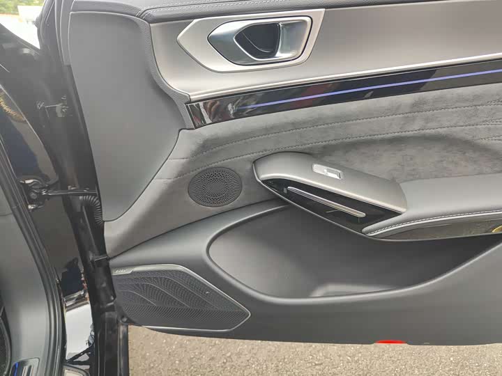 Фото 15 - Hongqi H9