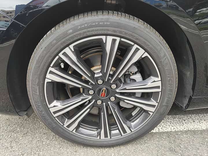 Фото 19 - Hongqi H9