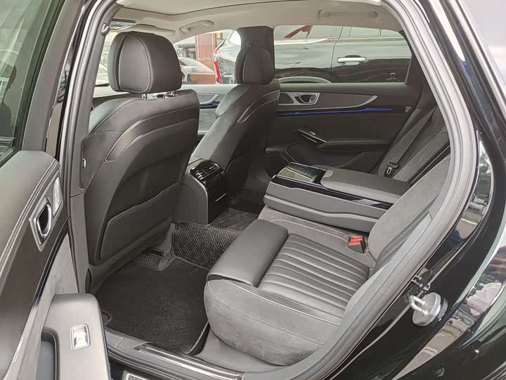 Фото 8 - Hongqi H9