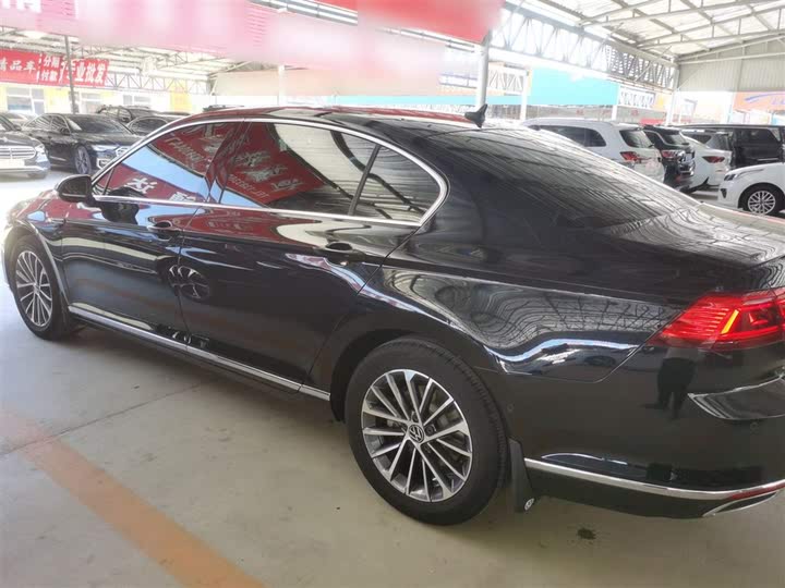 Фото 12 - Volkswagen Magotan