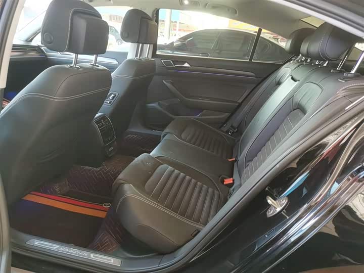 Фото 14 - Volkswagen Magotan