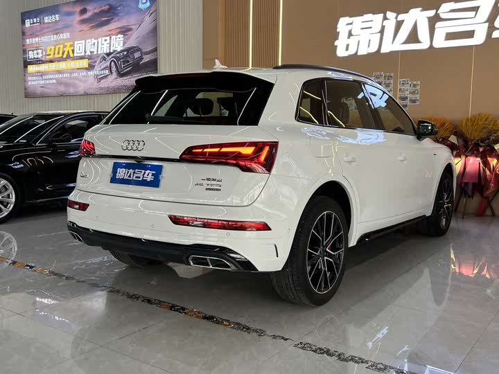 Фото 13 - Audi Q5L