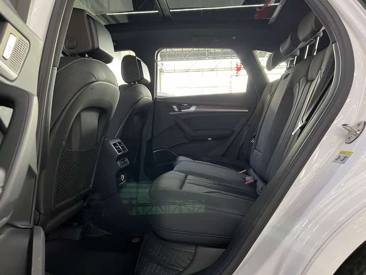 Фото 8 - Audi Q5L