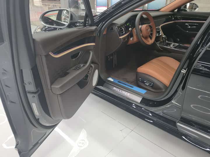 Фото 12 - Bentley Flying Spur Hybrid