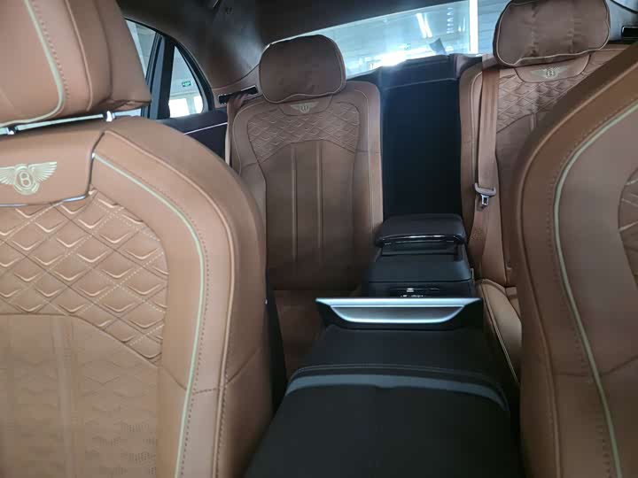 Фото 19 - Bentley Flying Spur Hybrid