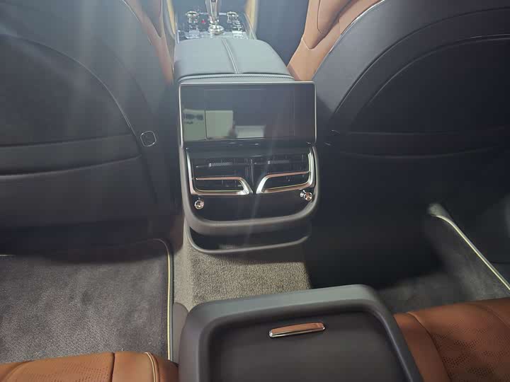 Фото 27 - Bentley Flying Spur Hybrid