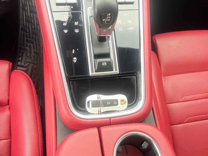 Фото 10 - Porsche Panamera