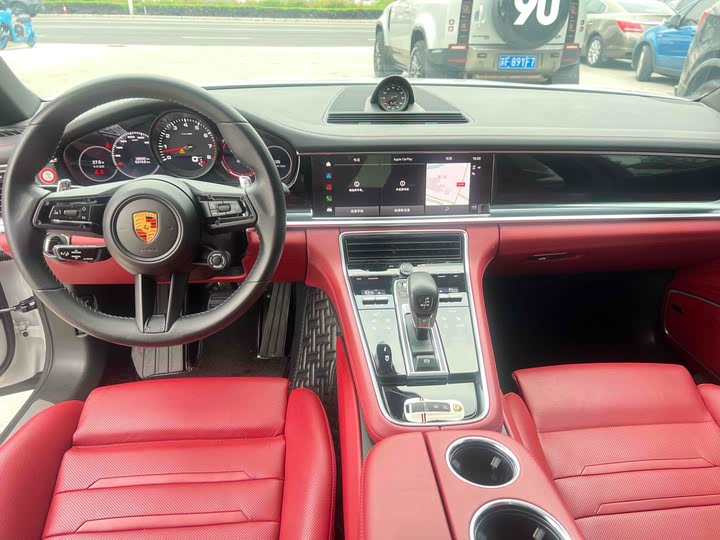 Фото 14 - Porsche Panamera