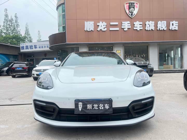 Фото 2 - Porsche Panamera