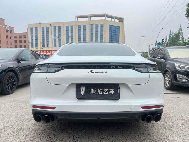 Фото 3 - Porsche Panamera