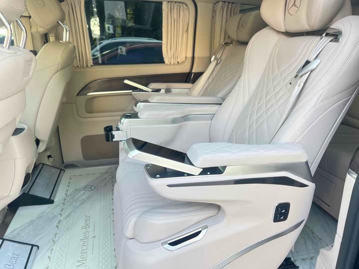 Фото 10 - Mercedes-Benz V-Class