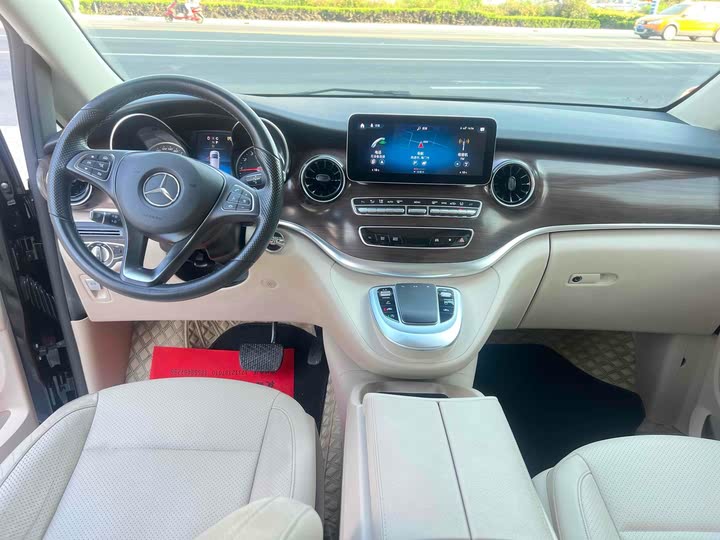 Фото 11 - Mercedes-Benz V-Class