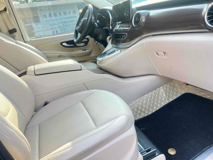 Фото 13 - Mercedes-Benz V-Class