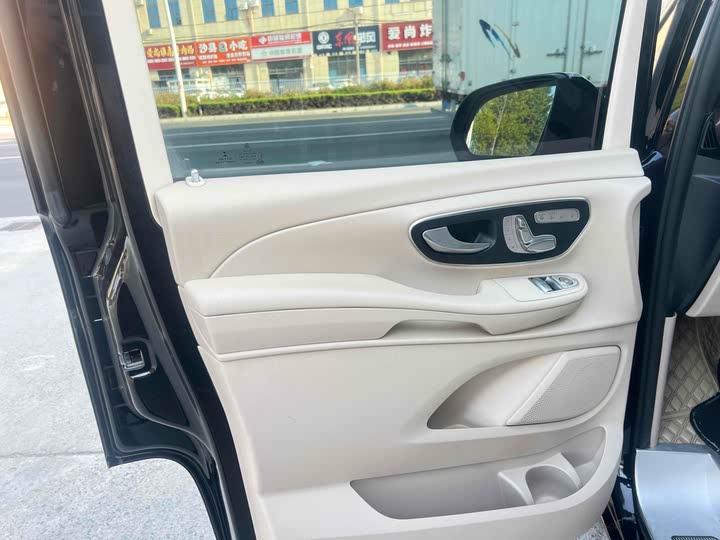 Фото 5 - Mercedes-Benz V-Class