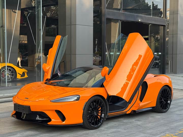 Фото 1 - McLaren GT