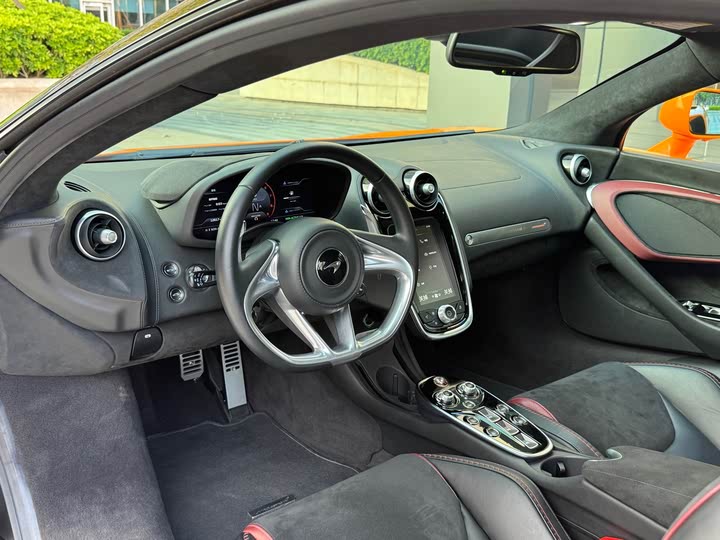 Фото 11 - McLaren GT