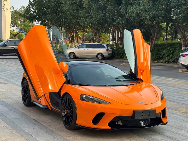 Фото 3 - McLaren GT