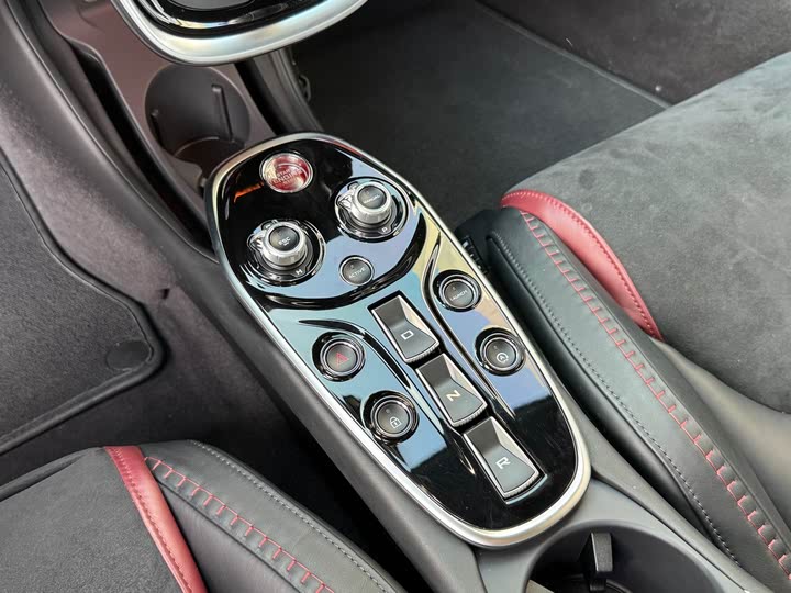 Фото 9 - McLaren GT