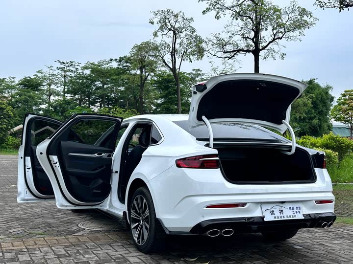 Фото 21 - Geely Preface