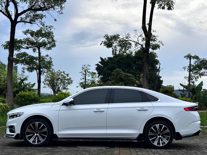 Фото 4 - Geely Preface