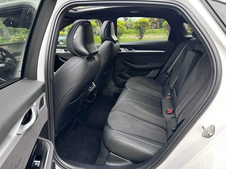 Фото 9 - Geely Preface