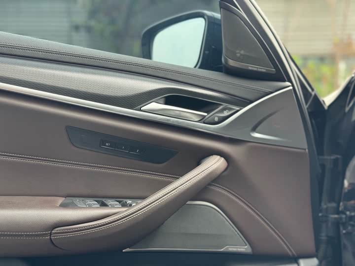 Фото 4 - BMW 5 Series