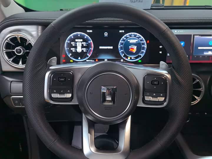 Фото 4 - Tank 300