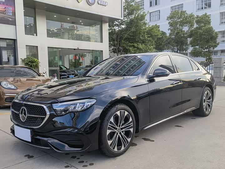 Фото 1 - Mercedes-Benz E-Class