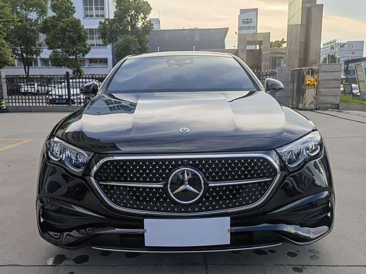 Фото 2 - Mercedes-Benz E-Class