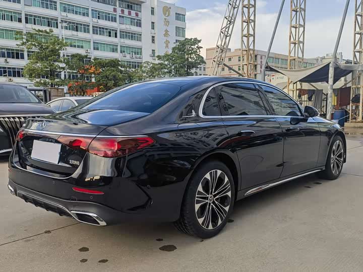 Фото 4 - Mercedes-Benz E-Class