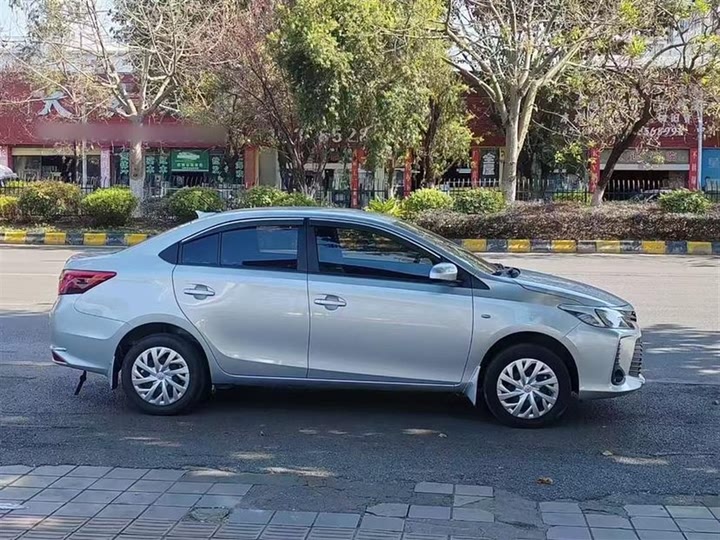 Фото 5 - Toyota Vios