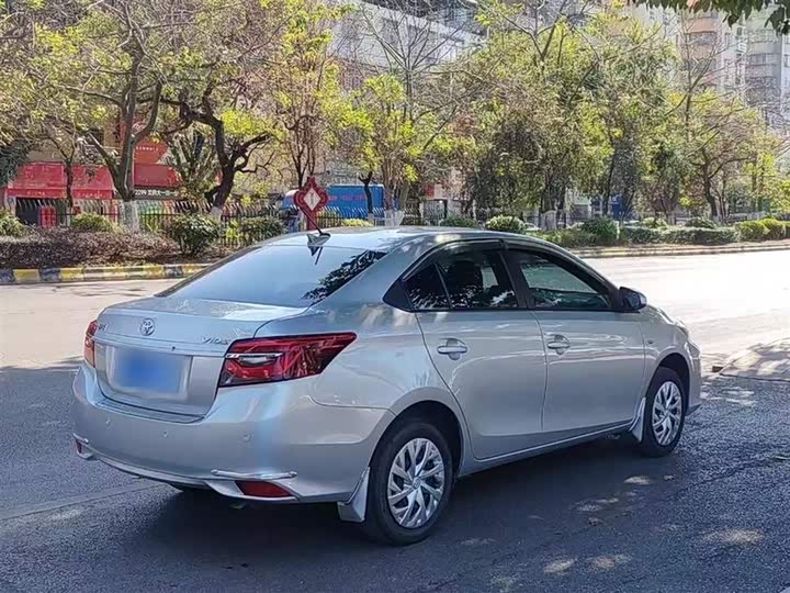 Фото 7 - Toyota Vios
